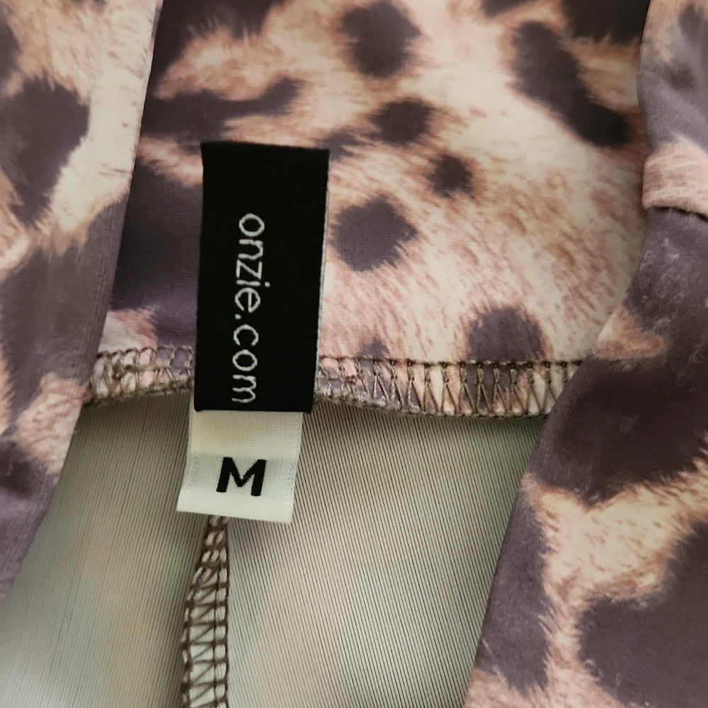 Onzie Active Womens Leopard Print Sports Bra and Leggings Yoga Set M And L